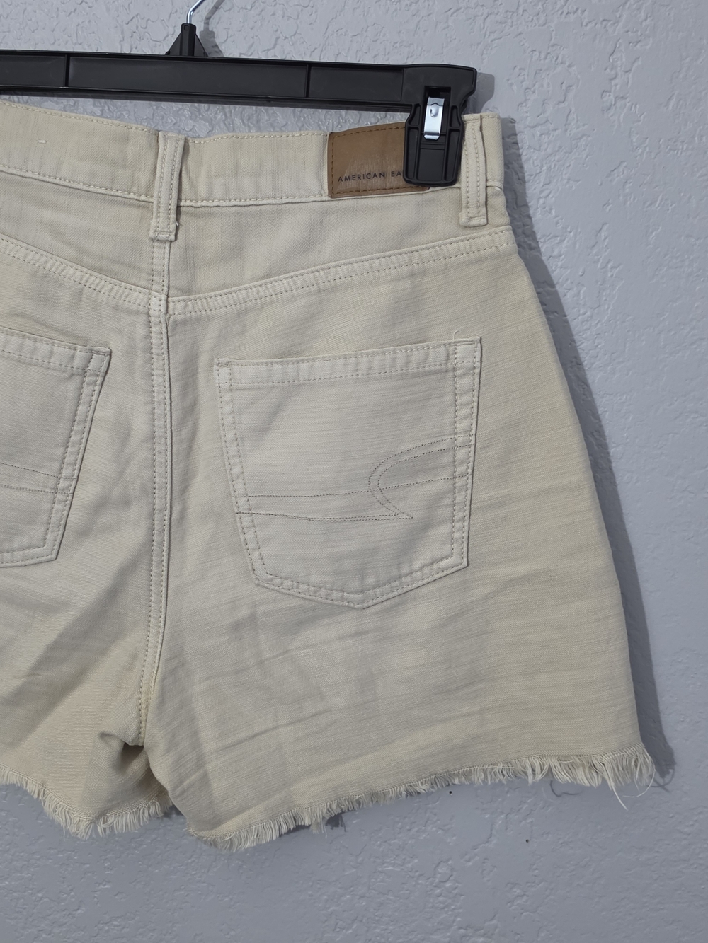 American Eagle Highest Rise Mom Short Cream Distressed Denim Womens 00 - Picture 5 of 9